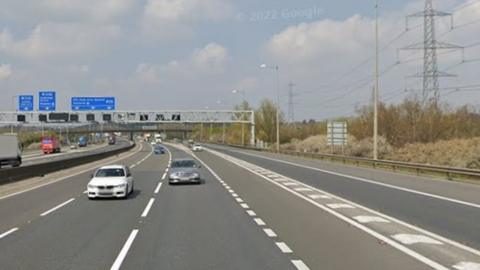 Section of M25 near Brentford - light traffic