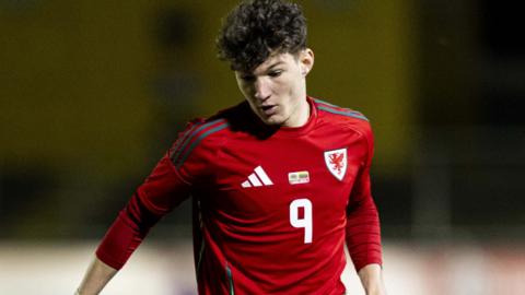 Lewis Koumas in action for Wales Under-21s