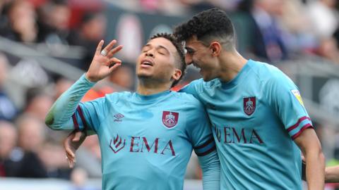 Manuel Benson celebrates his goal