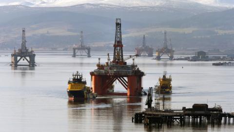 The oil platform Stena Spey amongst other rigs in the Cromarty
