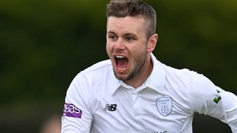 Hampshire leg-spinner Mason Crane