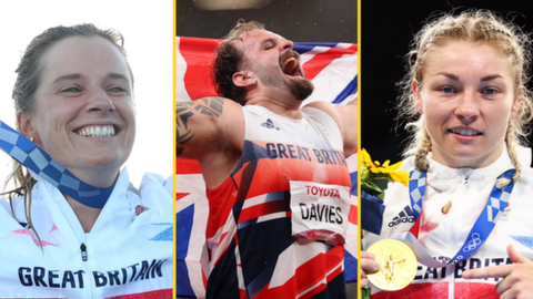 Hannah Mills (l), Aled Sion Davies (c) and Lauren Price (r) celebrate their Olympic and Paralympic gold medals in Tokyo.