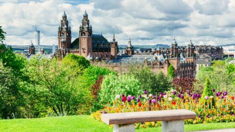 Kelvingrove museum with bench in foreground