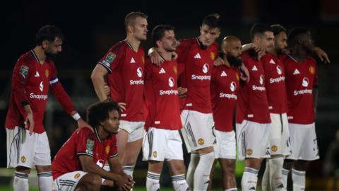 Manchester United players during the penalty shootout against Grimsby