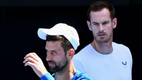 Andy Murray watches Novak Djokovic in Australian Open practice