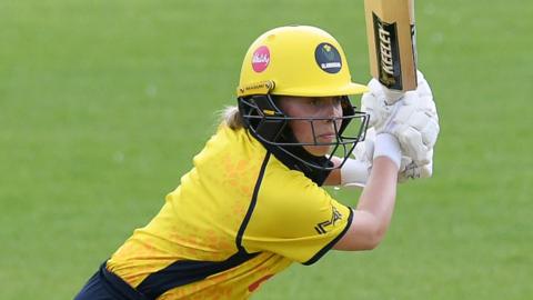 Megan Sturge batting for Glamorgan 