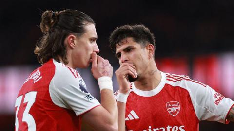 Riccardo Calafiori and Piero Hincapie speaking on the pitch