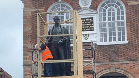 Sir Robert Peel statue