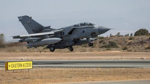 A UK Tornado GR4 armed with Stormshadow missiles