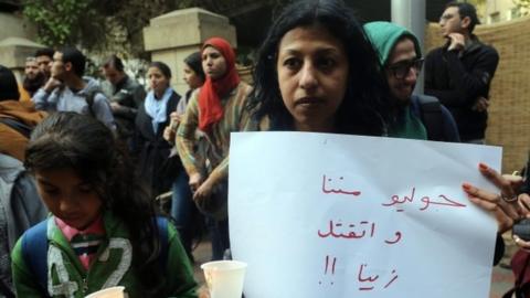 Woman at memorial for Giulio Regeni