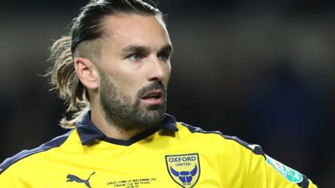 Ricky Holmes on loan at Oxford United in 2018