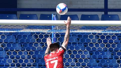 Henri Lansbury handball incident