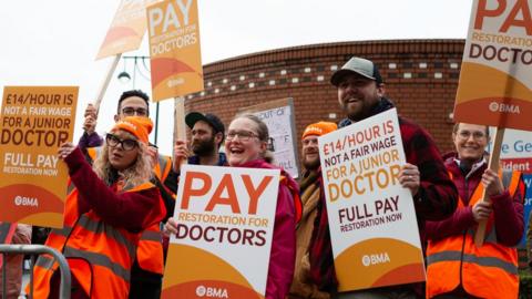 Junior doctors in Leeds on strike