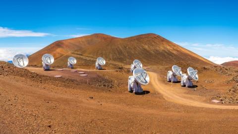 Satellites on Mauna Kea