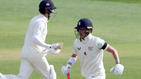 Jaydn Denly and Joe Denly batting for Kent