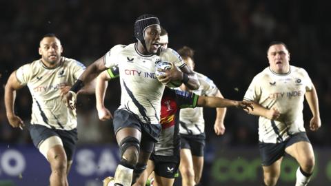 Maro Itoje on a run for Saracens against Harlequins