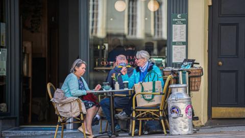 Cafe customers in Stirling