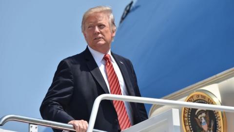 Donald Trump boards Air Force One at Andrews Air Force Base, Maryland on August 22, 2017, en route to Yuma, Arizona