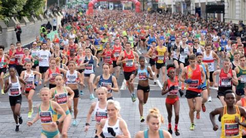 runners starting Cardiff Half marathon