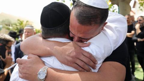 Mourners at funeral of a victim of attack in Elad (06/05/22)