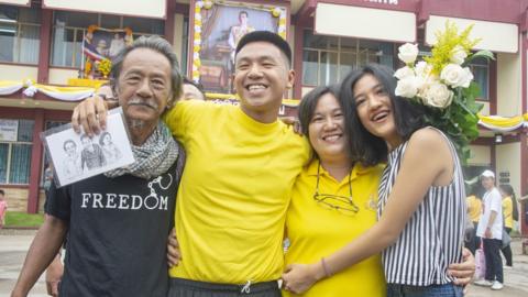 Jatupat Boonpattararaksa with his family