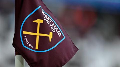 West Ham crest on a corner flag