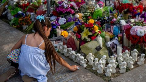 Child pays tribute to Uvalde shooting victims.