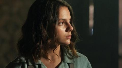 Dafne Keen as Lyra Belacqua