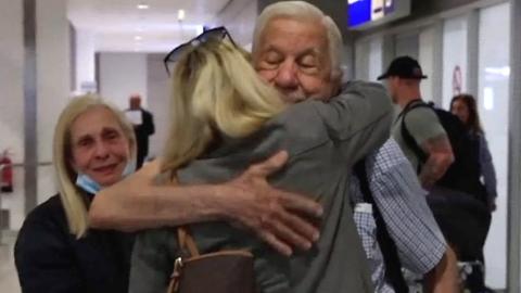 Sudan: emotional reunions across the world as evacuees arrive home