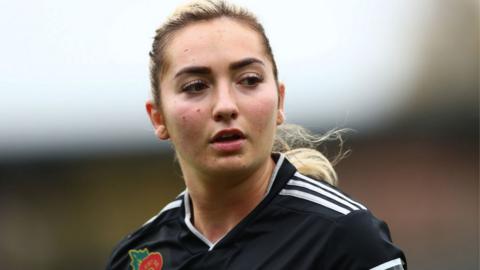 Maddy Cusack playing for Sheffield United