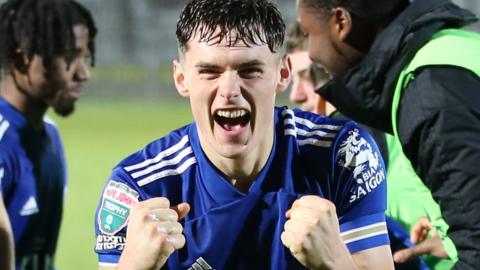 Leicester City under-21s beat Salford City on penalties