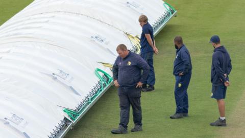 Groundstaff at the Riverside