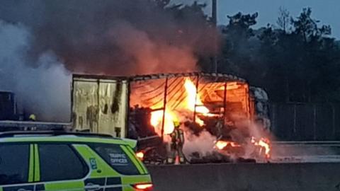 M25 lorry fire