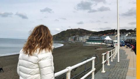 Adele looking out to the sea