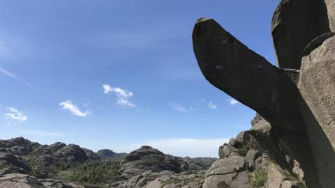 Trollpikken rock before it was vandalised