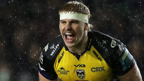 Aaron Wainwright in action for Dragons against Scarlets
