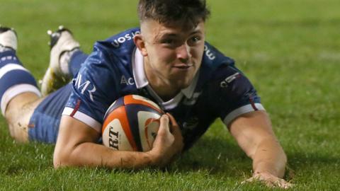 Sale's Kieron Wilkinson scores a try against Harlequins