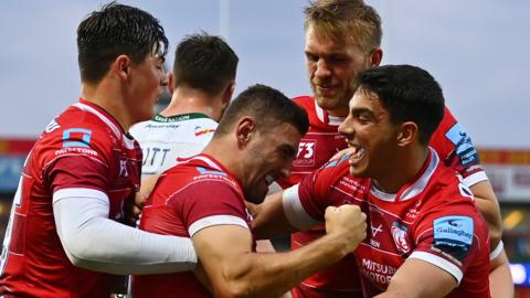 Gloucester celebrate Kyle Moyle's try