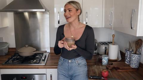Ashleigh Mogford's videos show how to make five family meals for £25