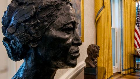 Busts of Rosa Parks and Abraham Lincoln in the Oval office on 20 January 2021