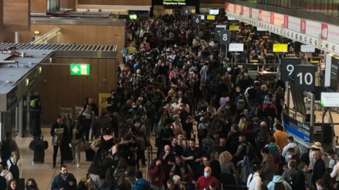 Crowds of passengers at Dublin Airport