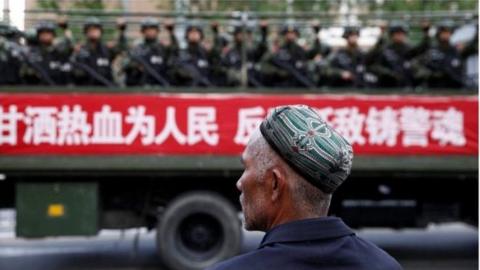 Man stands in front of soldiers