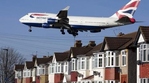 BA plane coming into land at Heathrow