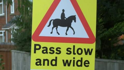 Horse warning sign