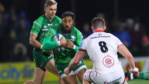 Bundee Aki prepares to take on Nick Timoney