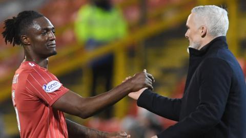 Aberdeen captain Anthony Stewart shakes the hand of his manager, Jim Goodwin.