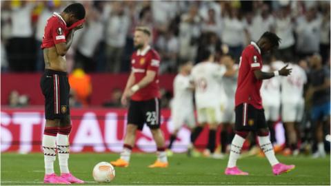 Manchester United players Marcus Rashford, Luke Shaw and Fred looking dejected