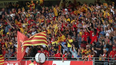 Catalans Dragons fans