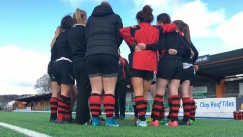 Girls rugby huddle