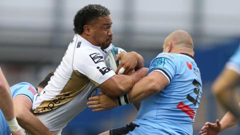 Aki Seiuli of Dragons charges into Dmitri Arhip of Cardiff